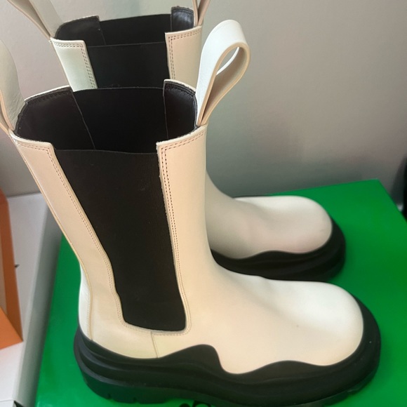 Bottega Veneta Tire boot . Comes with box and dust bags Size 36 - Picture 2 of 6
